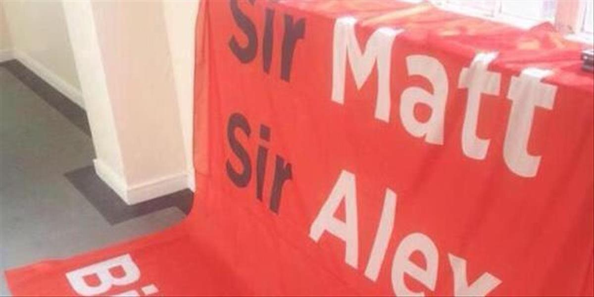 Priaznivci Man Utd majú na derby s LFC provokačný transparent