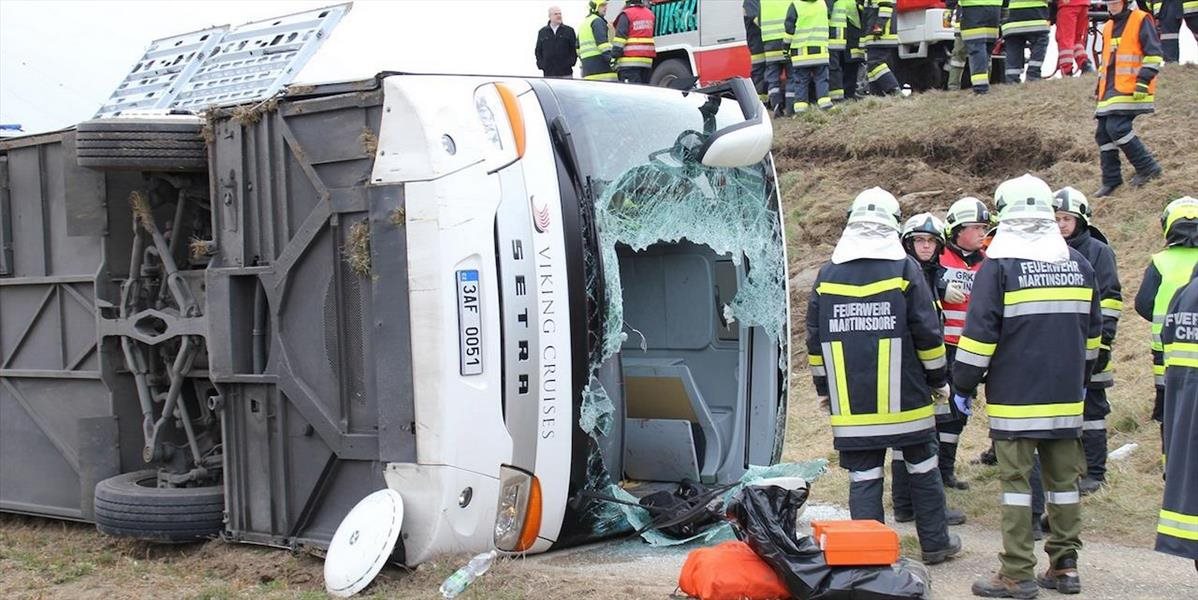 V Rakúsku havaroval autobus s českými filharmonikmi, 13 zranených