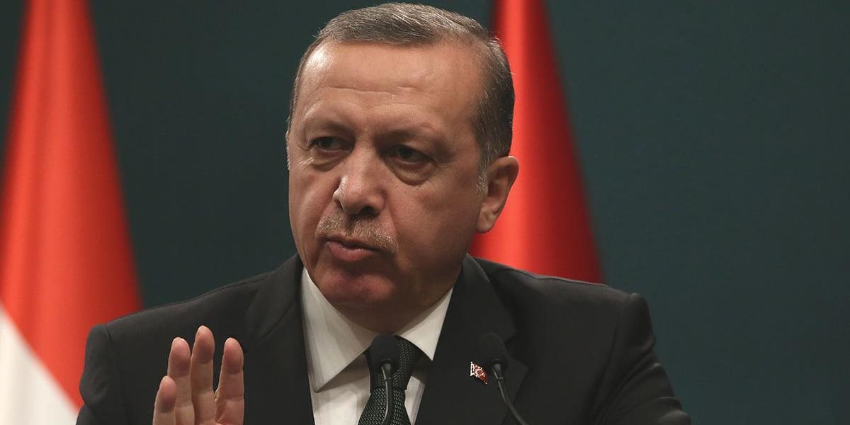 Turecká polícia podozrieva Erdoganovho nepriateľa zo zosnovania podvodu