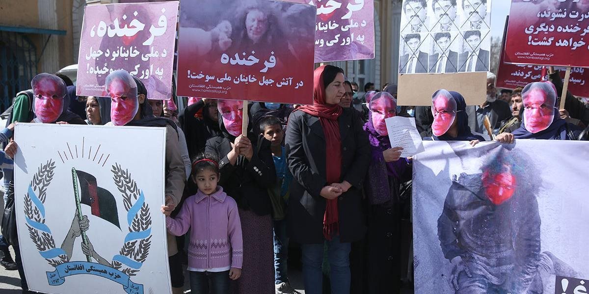 Zlynčovanie ženy pred mešitou vyvolalo protesty
