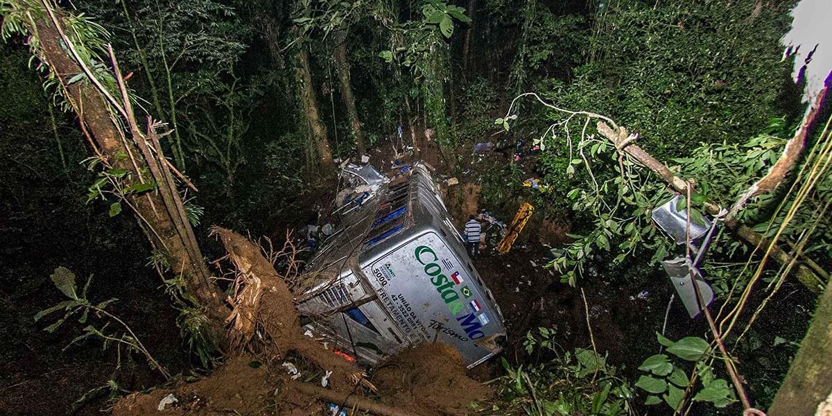 Autobusové nešťastie v Peru si vyžiadalo viac ako 30 životov