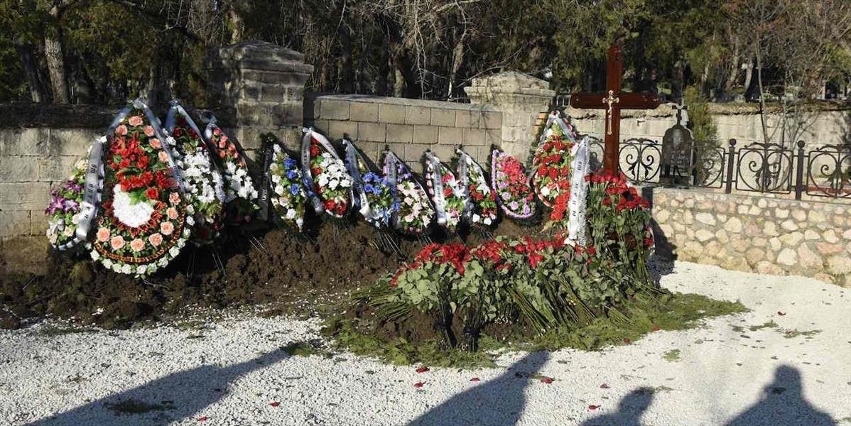 Janukovyča mladšieho pochovali na starom vojenskom cintoríne na Kryme