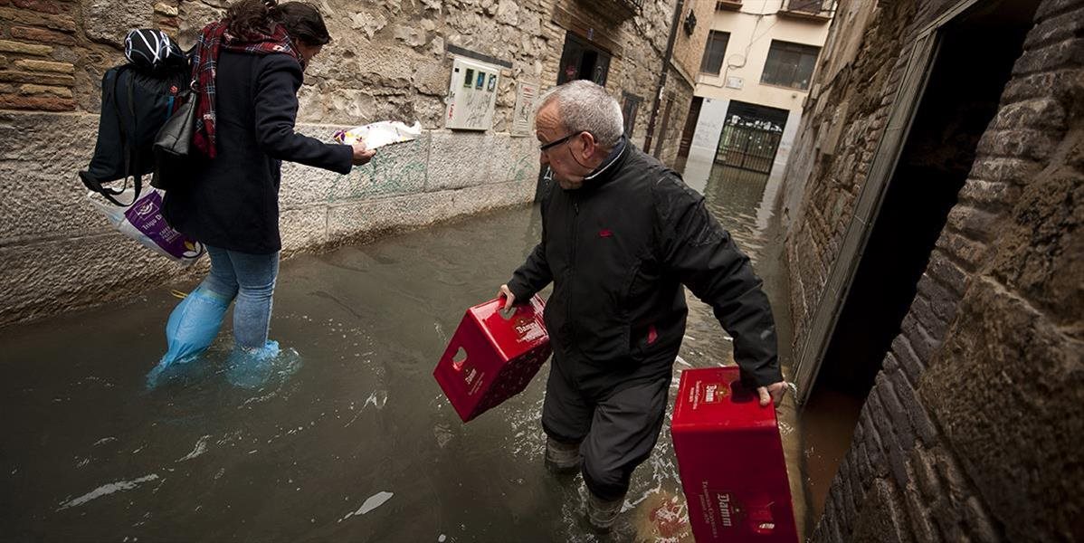 Záplavy po lejakoch na východe Španielska si vyžiadali dve obete