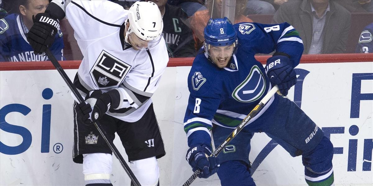 NHL: Vancouver predĺžil zmluvu s obrancom Tanevom až do roku 2021