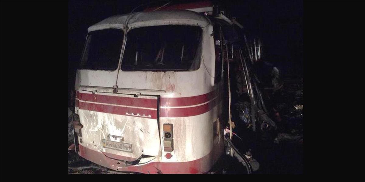 Autobus narazil na východe Ukrajiny na mínu, zahynuli traja ľudia