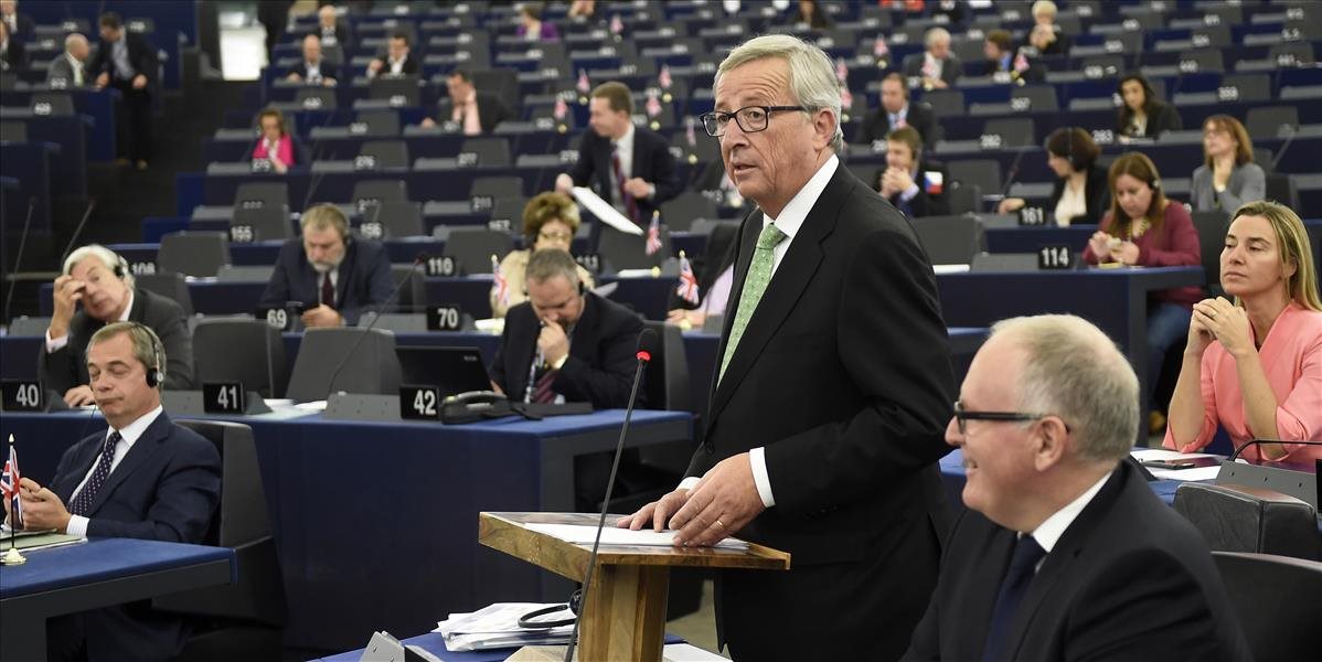 Juncker pred europoslancami ocenil návrat k normálnosti vo vzťahoch s Gréckom