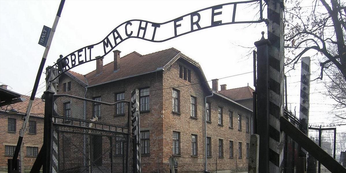 Zoznam 15 väzňov z Auschwitzu sa našiel v knihe v školskej knižnici