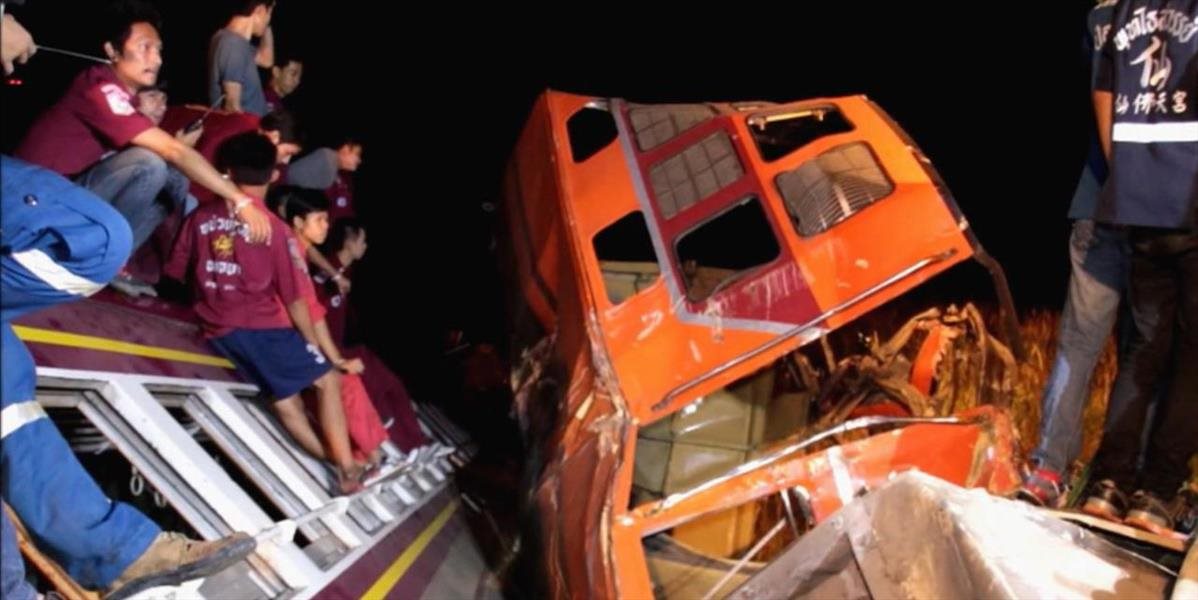 V Thajsku sa zrazili osobné vlaky, zranilo sa vyše 20 osôb