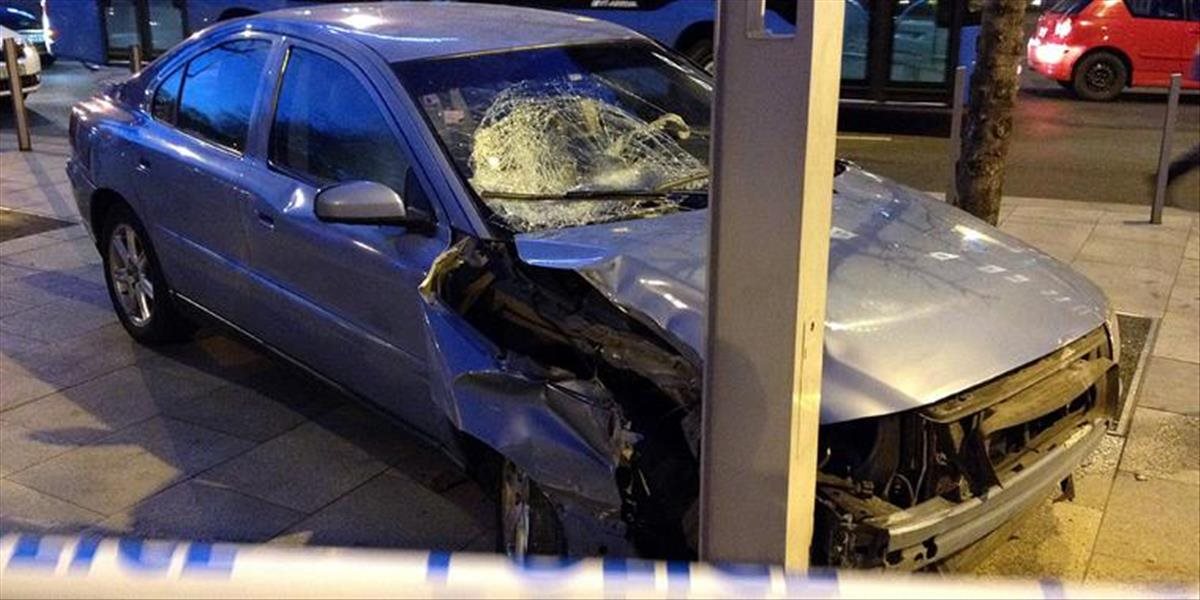 FOTO Osobné auto v Budapešti vybehlo na chodník, zranilo piatich chodcov