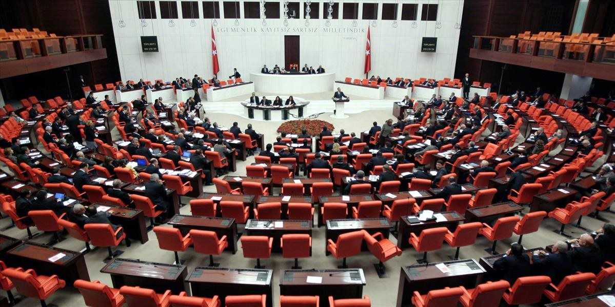Turecký parlament schválil prísny bezpečnostný zákon