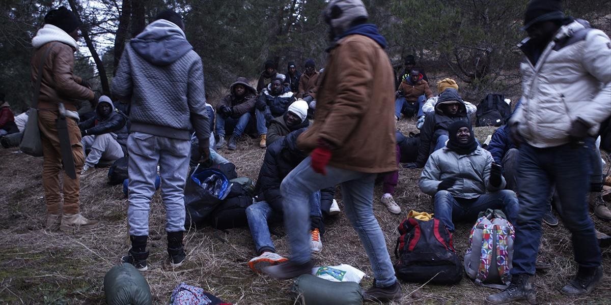 Grécka polícia zachránila 70 migrantov pri hranici s Tureckom