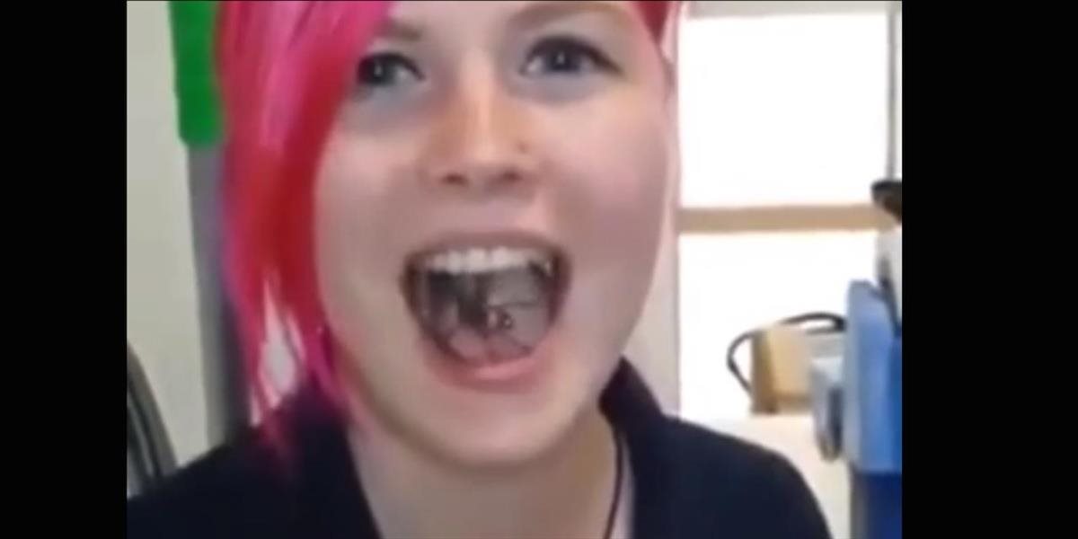 Neuveriteľné VIDEO: V ústach mala pavúka, kľudne jej lozil po tvári
