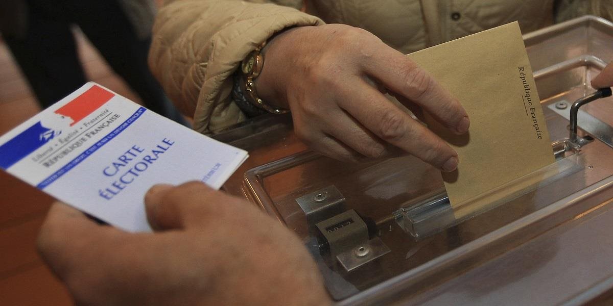 Voliči vo Francúzsku po týždni znova hlasujú v druhom kole regionálnych volieb