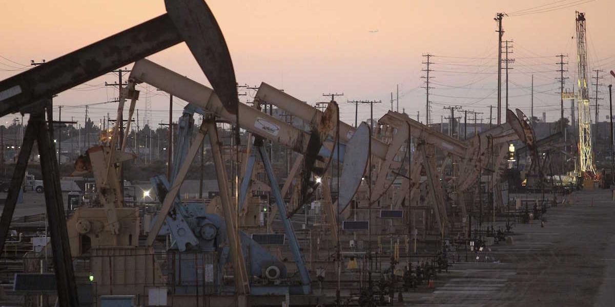 Ceny ropy pokračujú v poklese, americká WTI sa predáva okolo 48 USD/barel