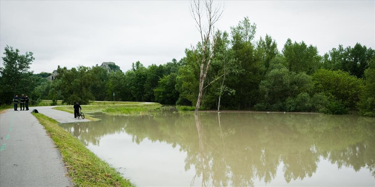 Na celom Slovensku budé fúkať silný vietor, v okresoch Prievidza, Bánovce a Partizánske hrozia záplavy