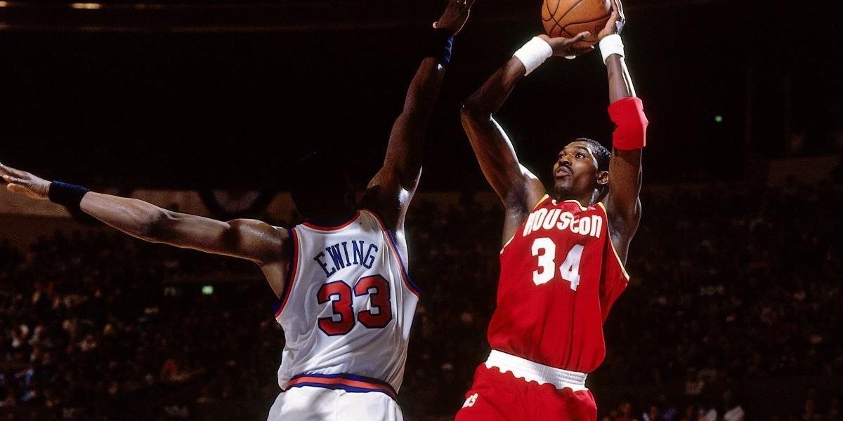 NBA: Uplynulo štvrťstoročie od quadruple-double Olajuwona