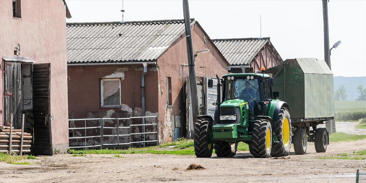 Z garáže v Tatranskej Kotline niekto ukradol záhradný traktor