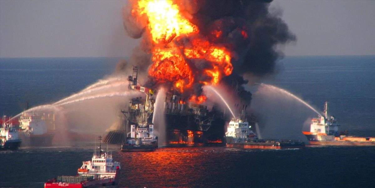 Obrovský požiar ropnej plošiny v Mexickom zálive: Zatiaľ hlásia jednu obeť