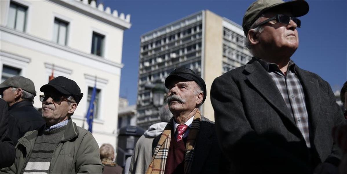 FOTO Grécki dôchodcovia vyšli do ulíc veľkých miest