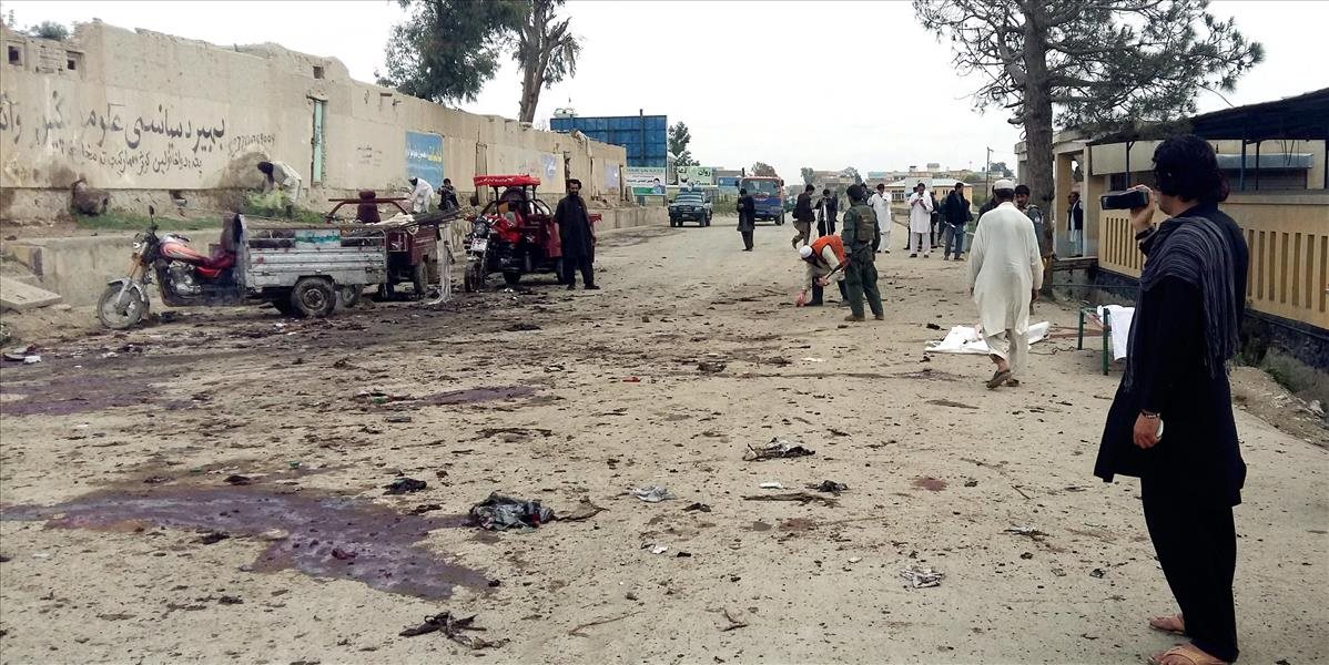 Samovražedný atentátnik zabil v Afganistane 17 ľudí a desiatky ďalších zranil