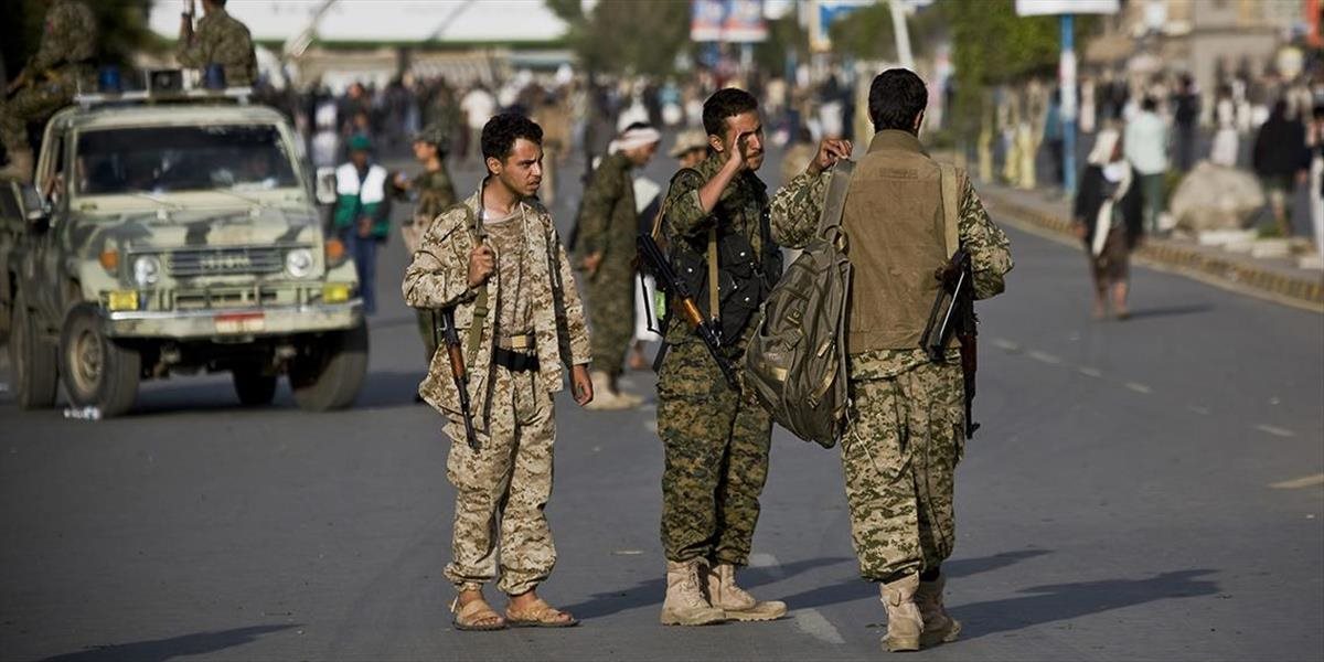 V prístavnom meste Aden sa vylodili desiatky neznámych vojakov