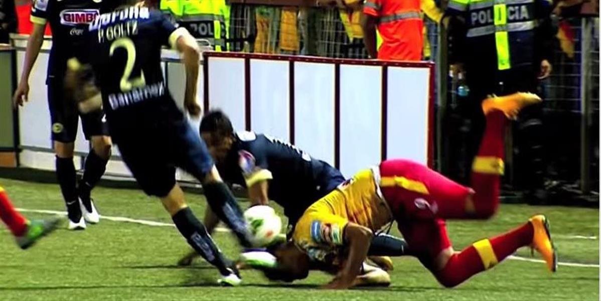 VIDEO Hráč mexickej Americy kopol súpera do hlavy, dostal šesťzápasový dištanc