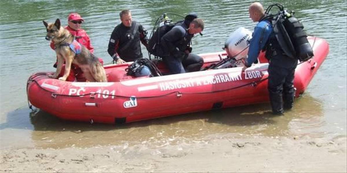 Na Dunaji sa prevrátil čln, nezvestného muža hľadajú hasiči