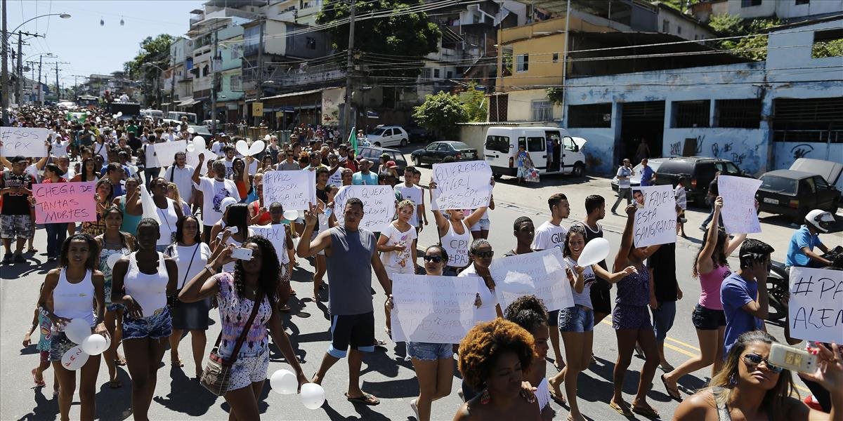 Obyvatelia veľkého brazílskeho slumu v Riu demonštrovali proti násiliu