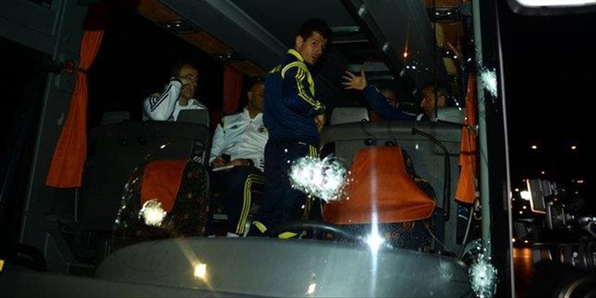 Na autobus Fenerbahce strieľal neznámy páchateľ brokovnicou