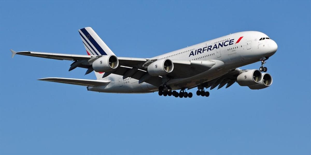 Pre štrajk letových dispečerov zrušili vo Francúzsku stovky letov