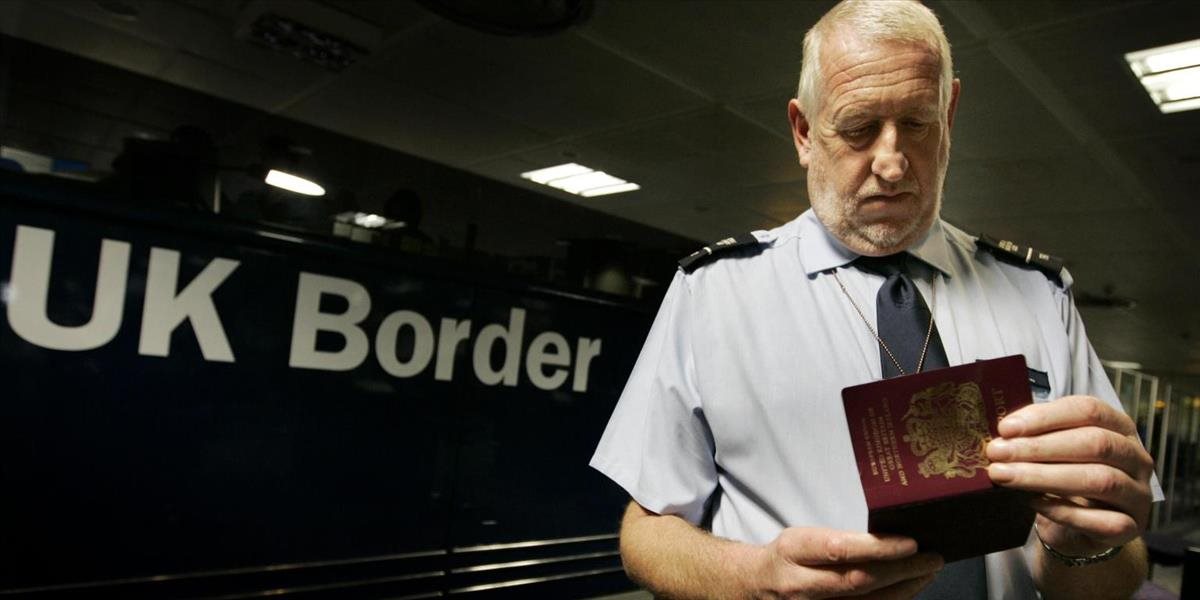 Británia zaviedla kontroly cestovných dokladov ľudí odchádzajúcich z krajiny