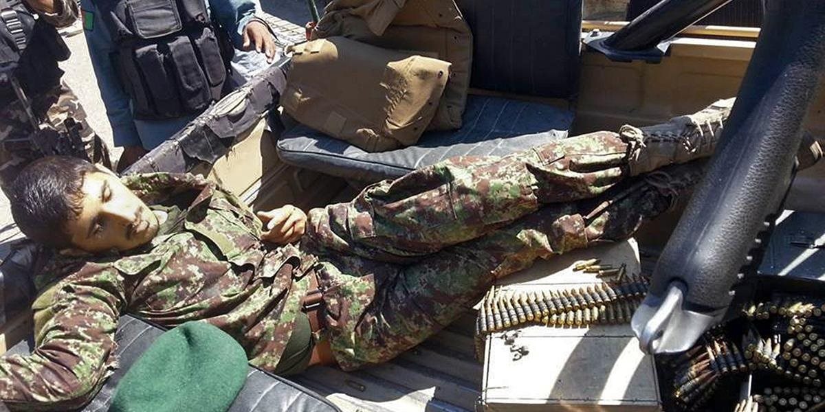 Útok afganského vojaka na jednotku NATO si vyžiadal jednu obeť