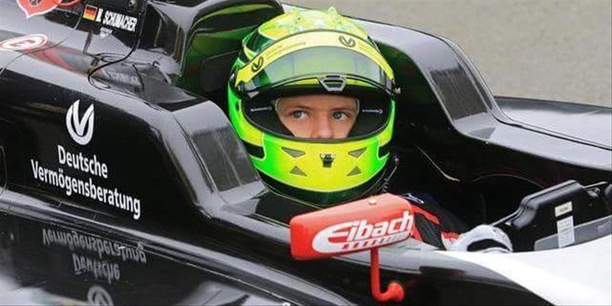 Schumacherov syn po stopách otca: Dnes bol prvýkrát verejne v kokpite