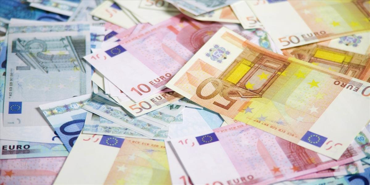 Euro sa mierne zotavilo a jeho kurz vzrástol na 1,0676 USD/EUR