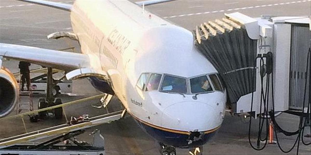 FOTO Šok na palube lietadla: Zasiahol ho blesk, horší pohľad ich čakal po pristátí