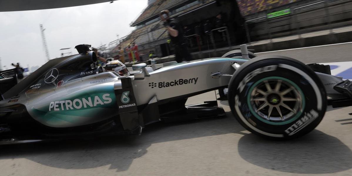 F1: Hamilton najrýchlejší aj v záverečnom tréningu pred VC Číny