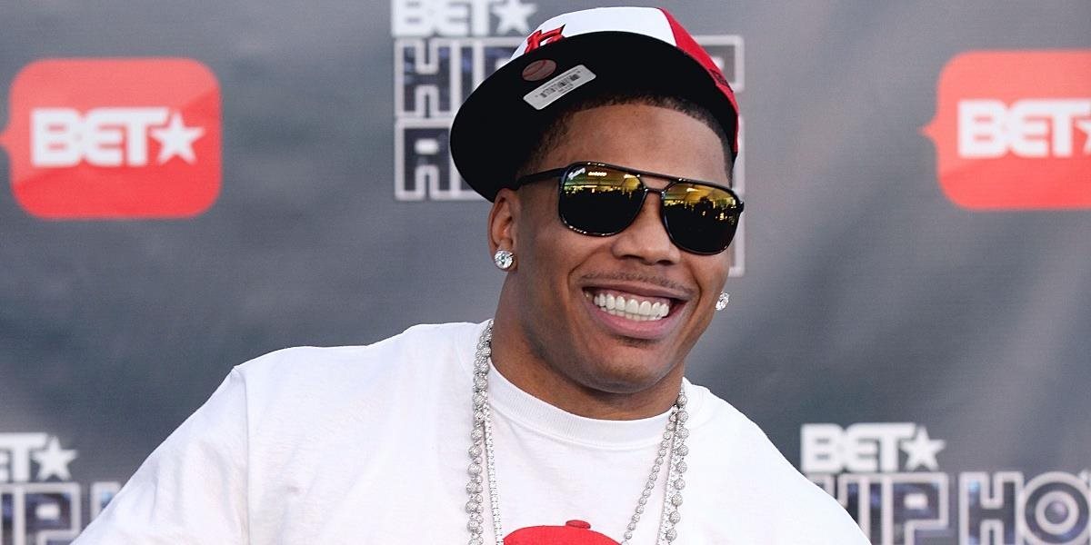 Rappera Nellyho zatkli, v jeho autobuse našla polícia drogy
