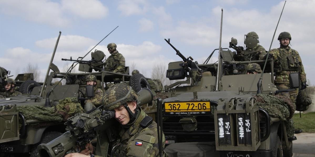 Rusi posielajú na Ukrajinu vojakov a zbrane, tvrdí zdroj NATO