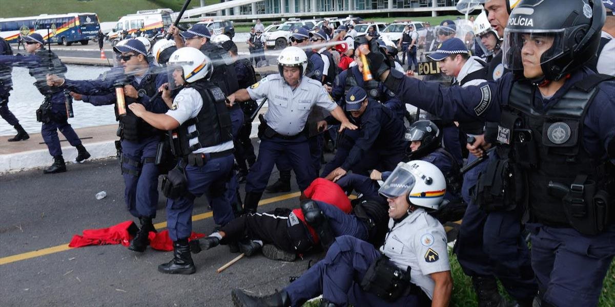 Demonštranti žiadali odstúpenie brazílskej prezidentky