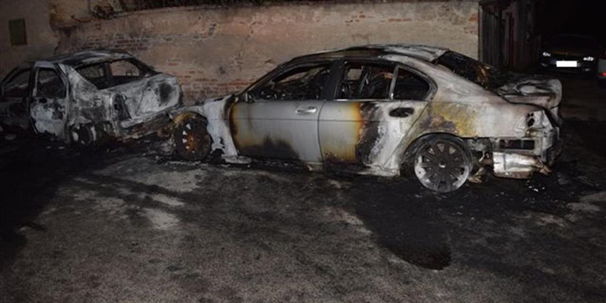 V Senci horeli autá, škoda je asi 15-tisíc eur