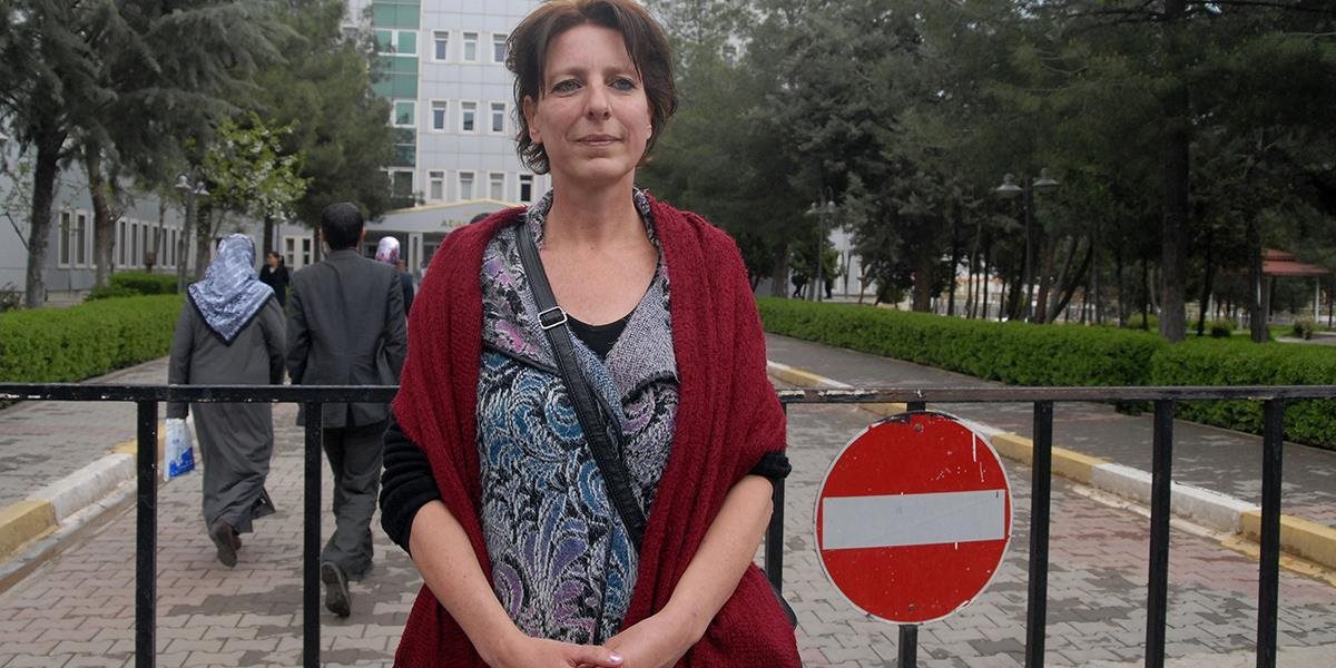 Holandskú novinárku zbavili obvinení zo šírenia kurdskej propagandy