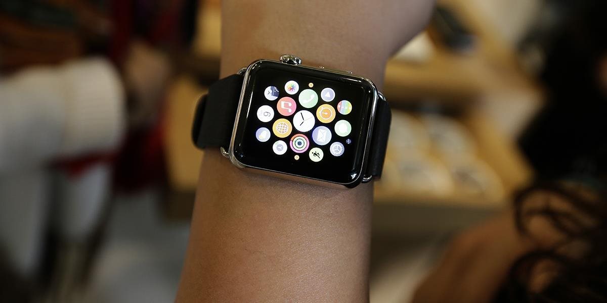 Objednávky na Apple Watch podalo v prvý deň takmer milión Američanov