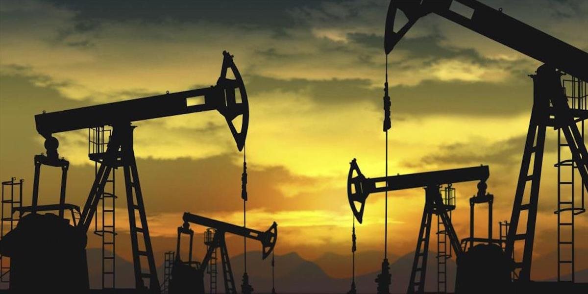Ceny ropy pokračujú v raste, americká WTI sa obchoduje tesne pod 52,5 USD