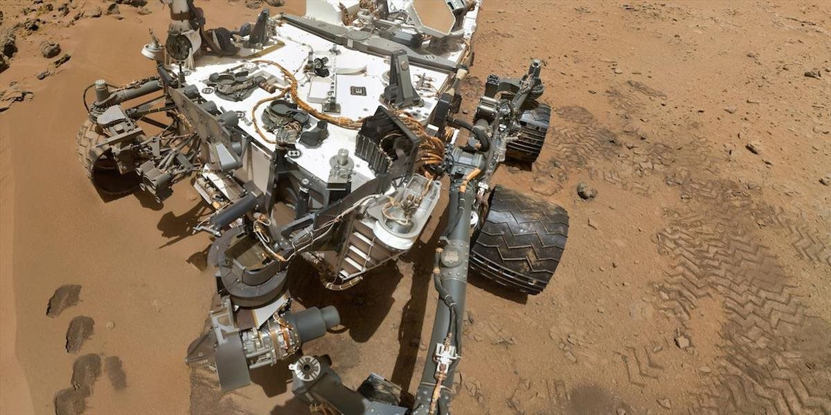 Curiosity objavila dôkazy o existencii tekutej vody na Marse