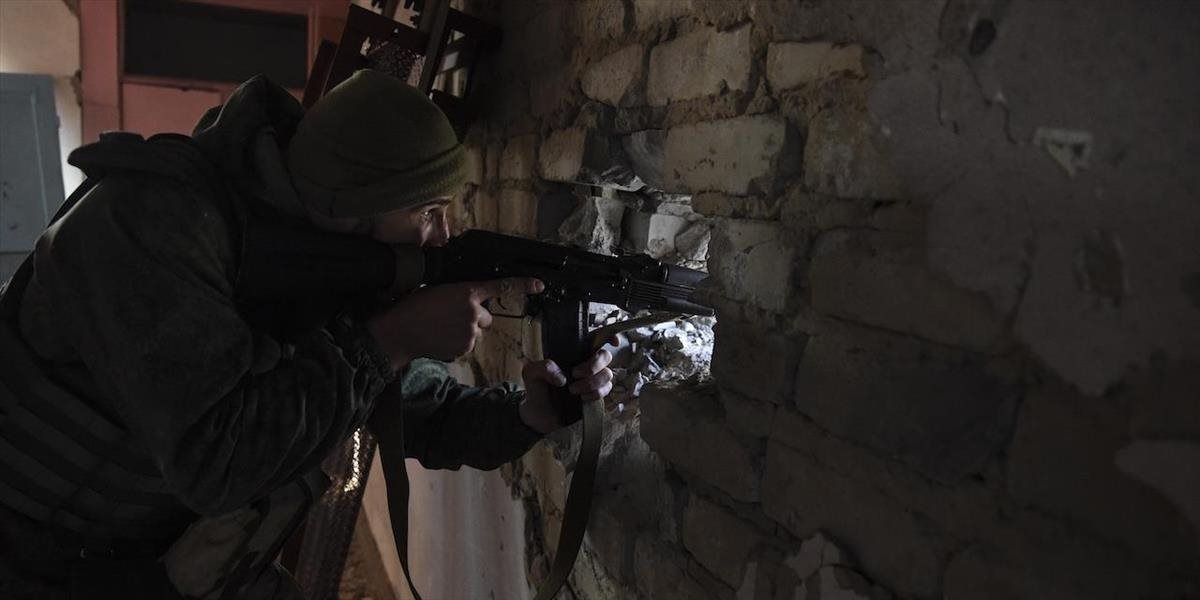 Boje na východe Ukrajiny pokračovali napriek rozhovorom aj cez noc