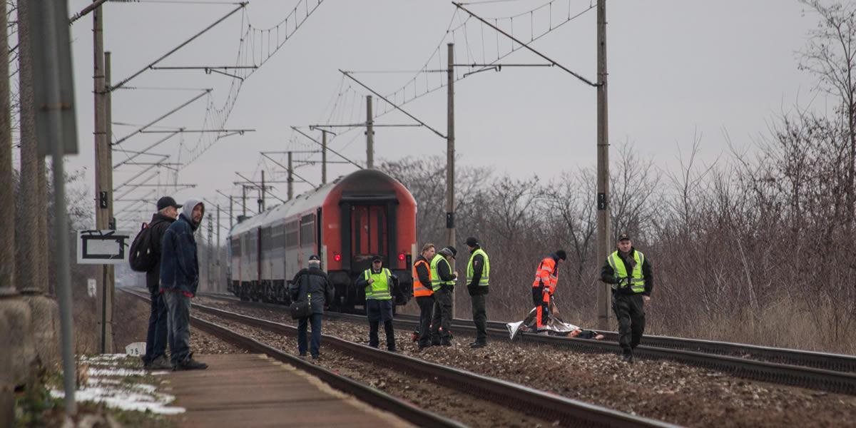 V Bratislave zrazil vlak muža, na koľajisko vstúpil dobrovoľne