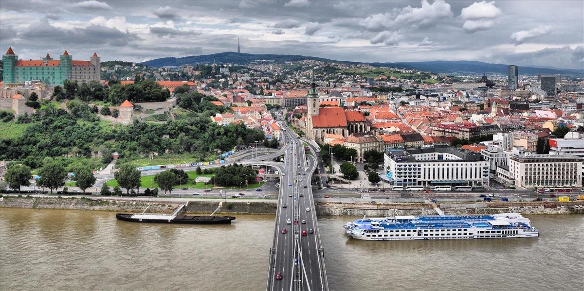 Vylepšená Bratislava: Na Dunaji bude možno bazén, pod hradom vinič a most predpovie počasie