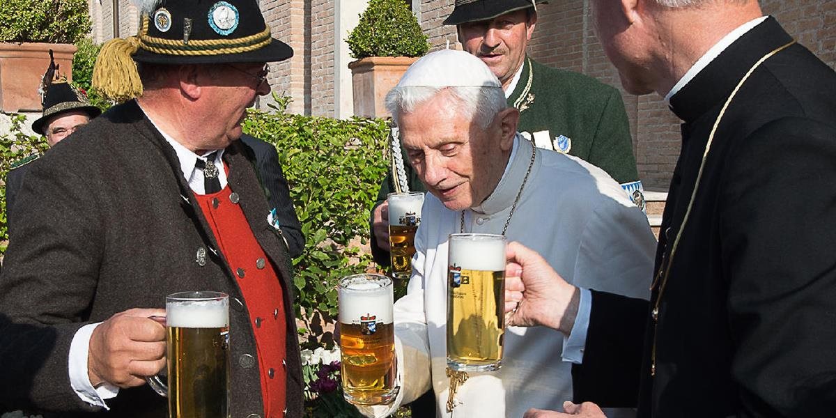 Emeritný pápež Benedikt XVI. oslávil narodeniny v pápežskej letnej rezidencii
