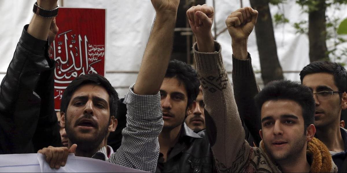 Tisícky učiteľov v Iráne vyšli do ulíc, žiadali lepšie platové podmienky