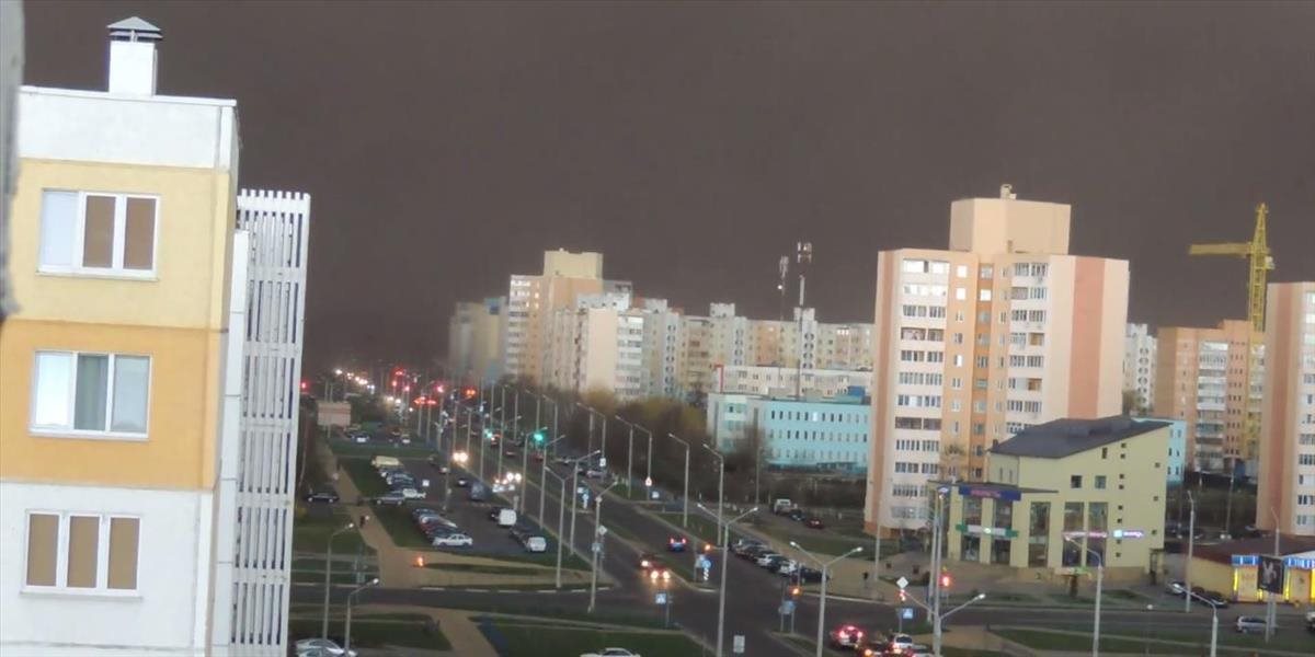 VIDEO Strašidelná búrka: Z jasného dňa za niekoľko minút úplná tma